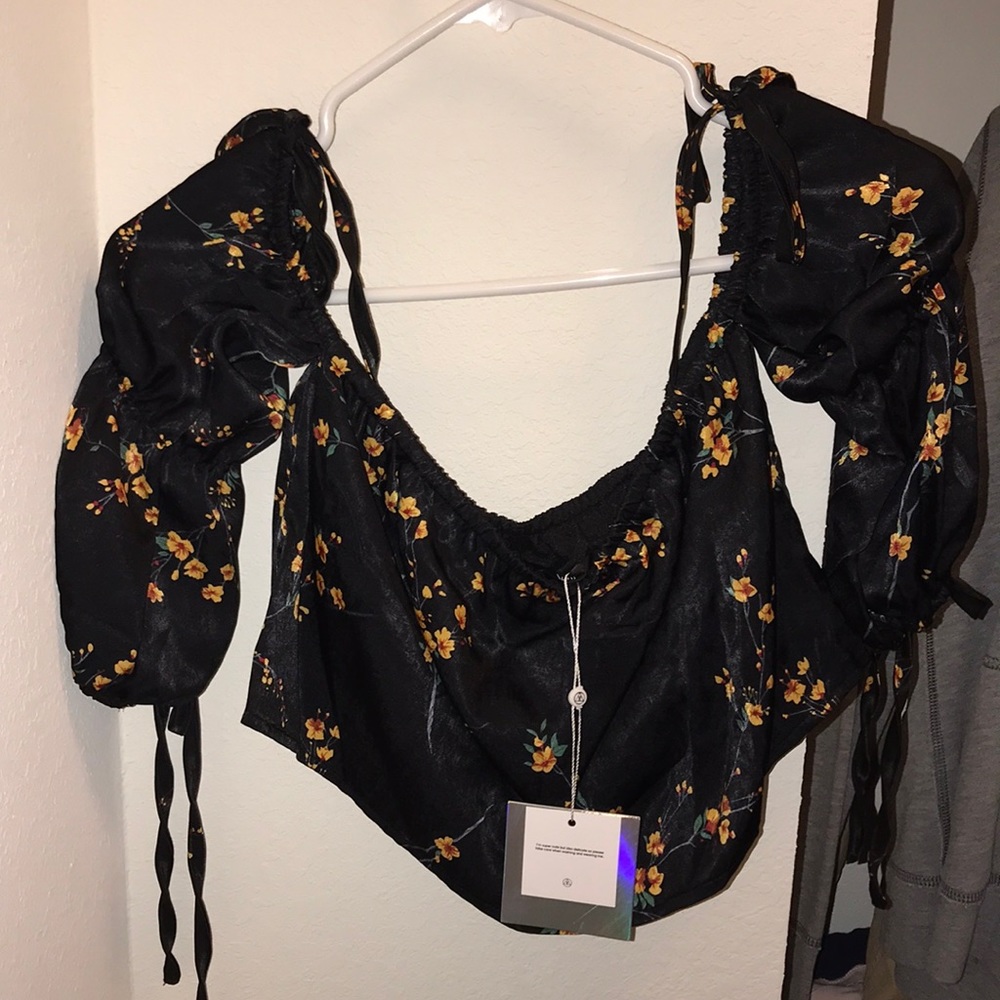 brand new Missguided floral crop top